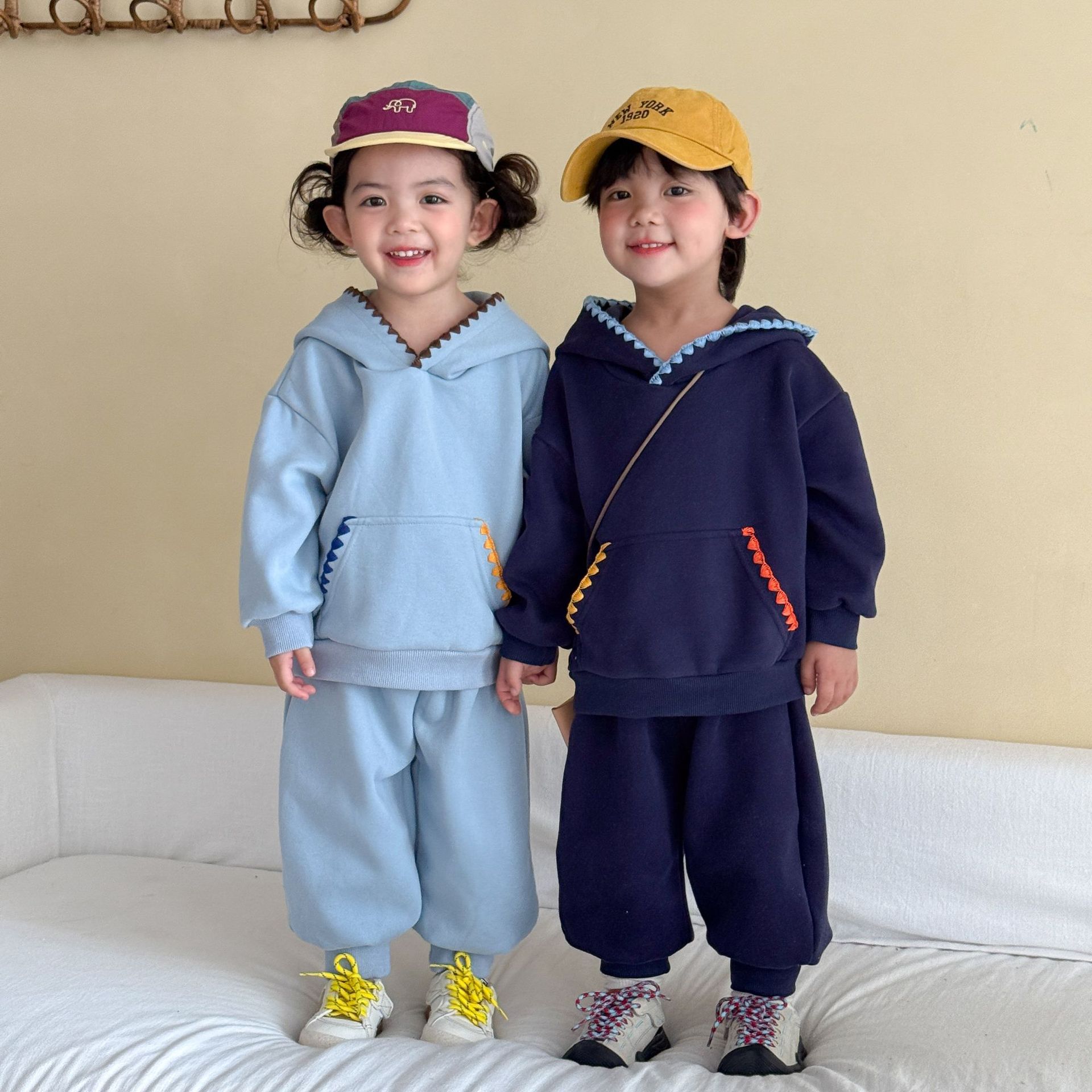 Running Gear Kids - 2026年秋新作 子供用長袖服セット 男の子女の子用フード付きスウェットシャツ+カジュアルパンツ 2点セット キッズスポーツウェア
